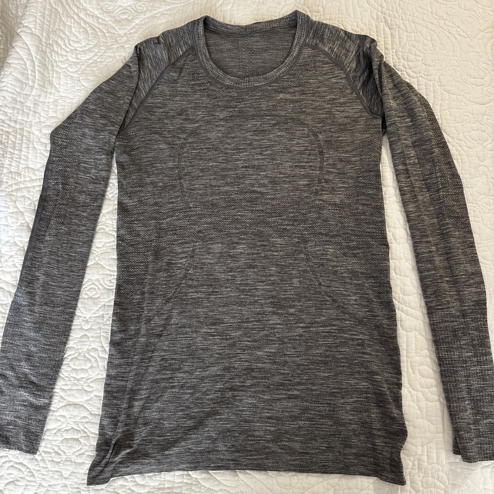 lululemon athletica Gray Long Sleeve Tee-Women’s shirt
